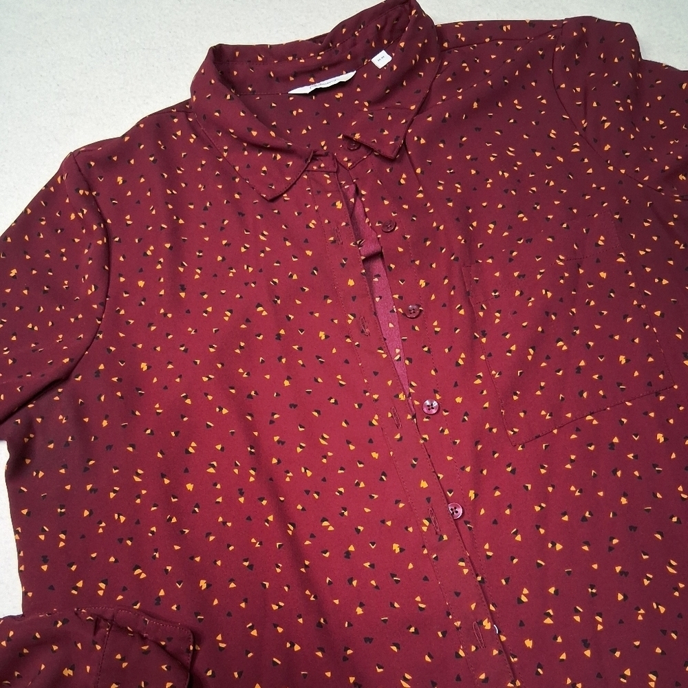 4/20$ Reitmans Burgundy and Gold Button-Down Shirt - Picture 3 of 3